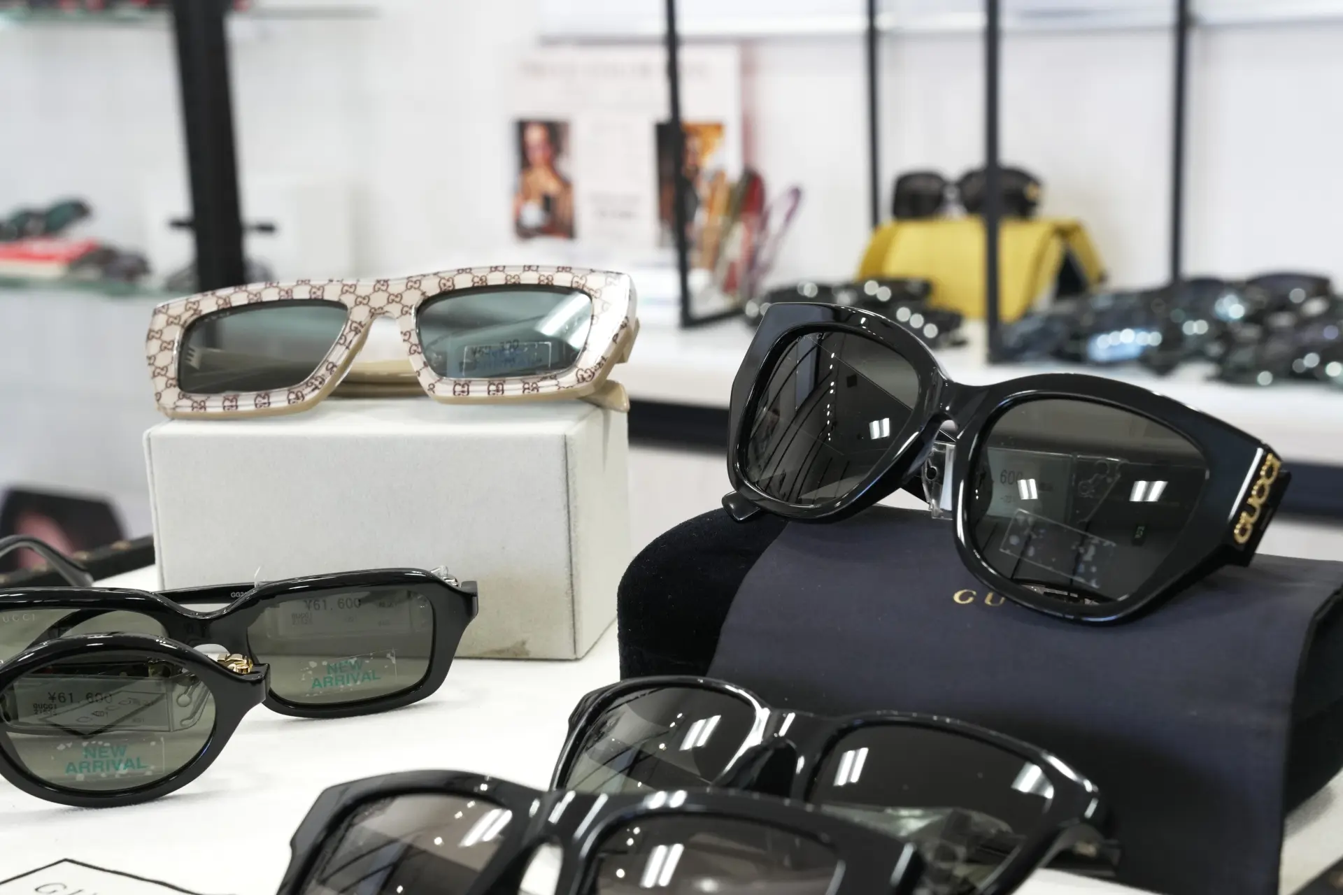 「GUCCI」のサングラスも手に入る