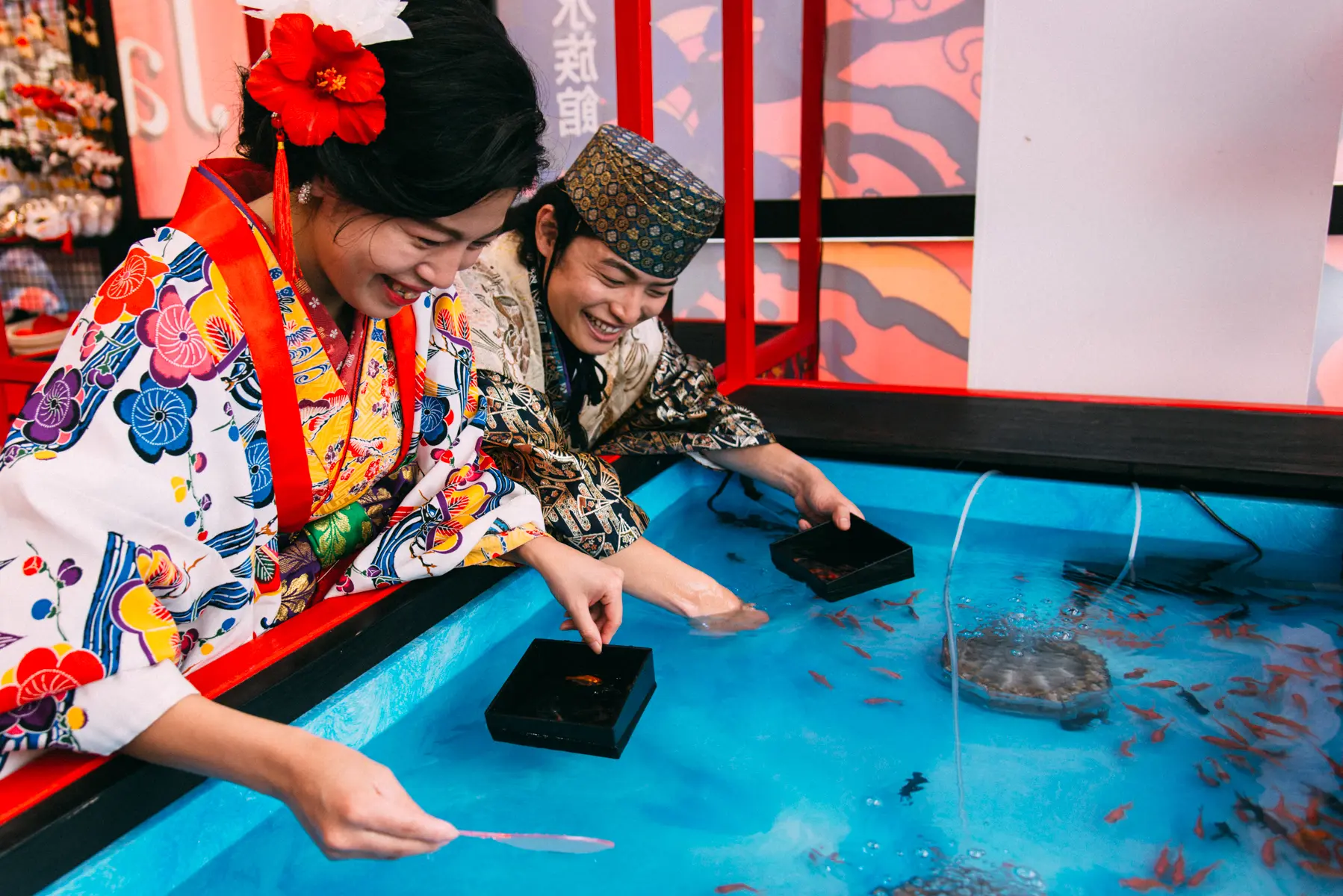 「祭」ゾーンでは金魚すくいが楽しめる