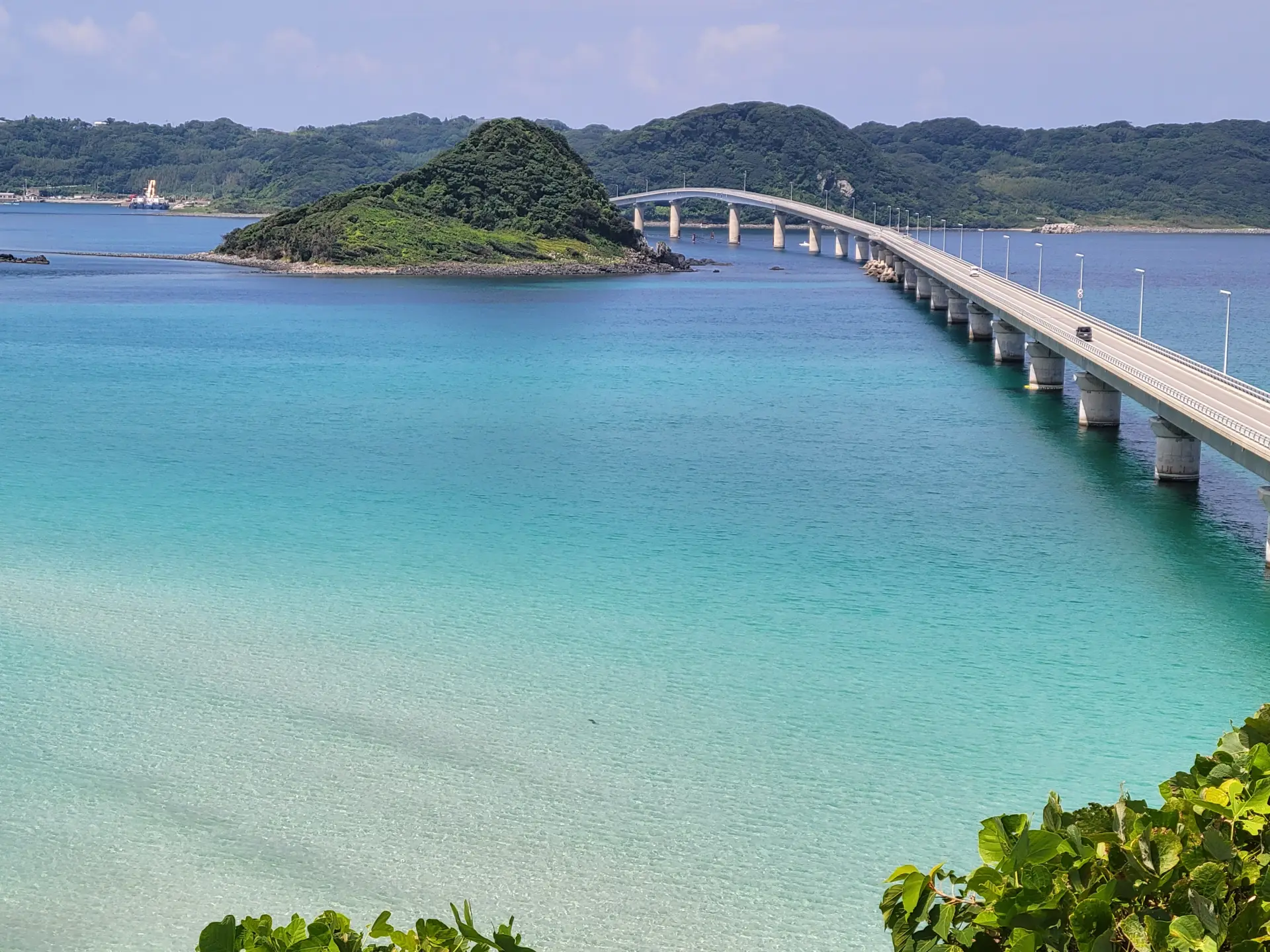 青い海へと続くような絶景ロードを快適に走り抜けよう