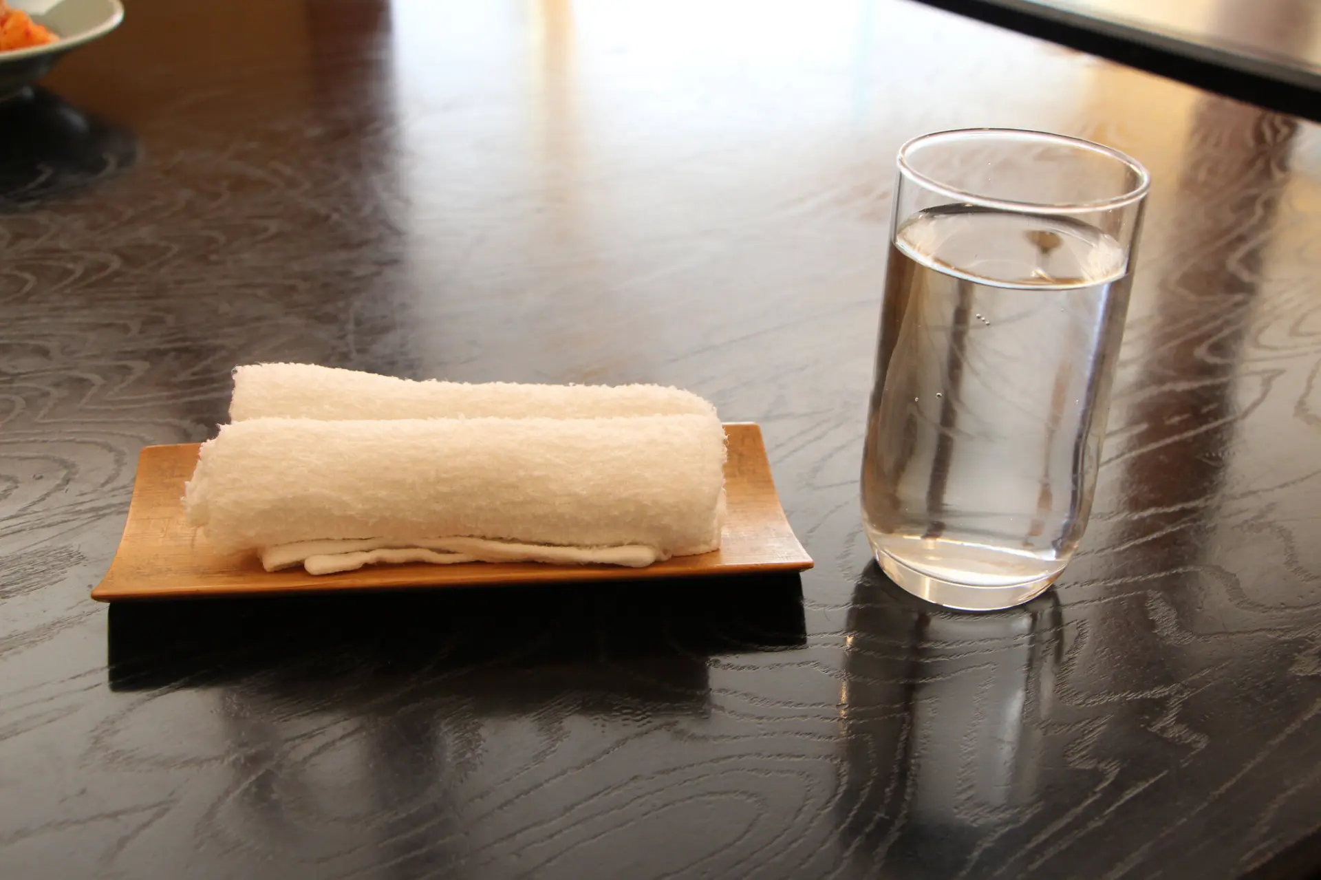 飲食店で耳を傾けてみると、おしぼりの略称を聞けるかもしれない