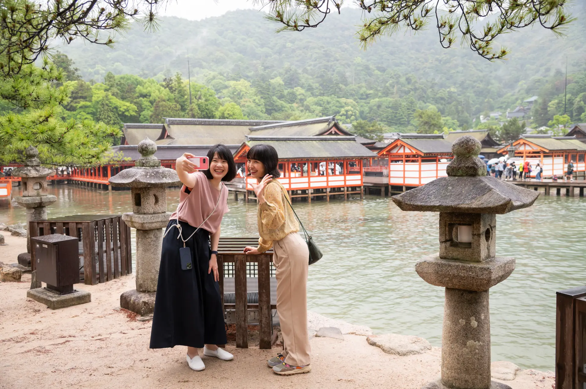 A commemorative photo with Itsukushima Shrine in the background
