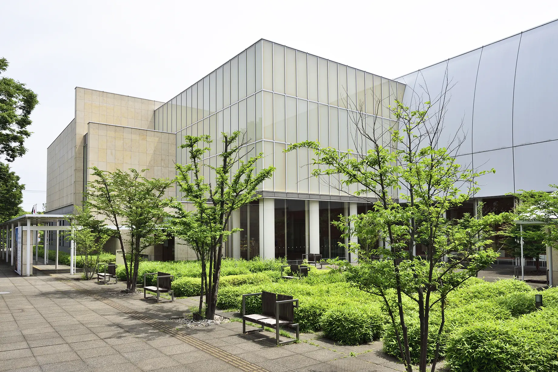 府中の森公園にたたずむ美術館で選りすぐりのアートに触れる
