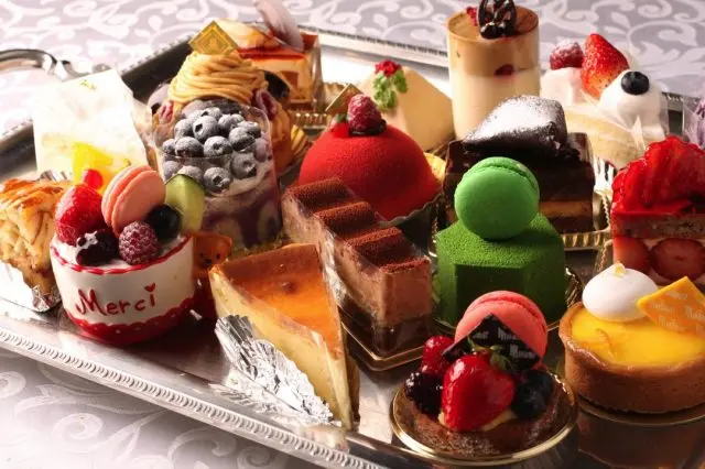 旬のフルーツなどを使ったケーキは30種類以上