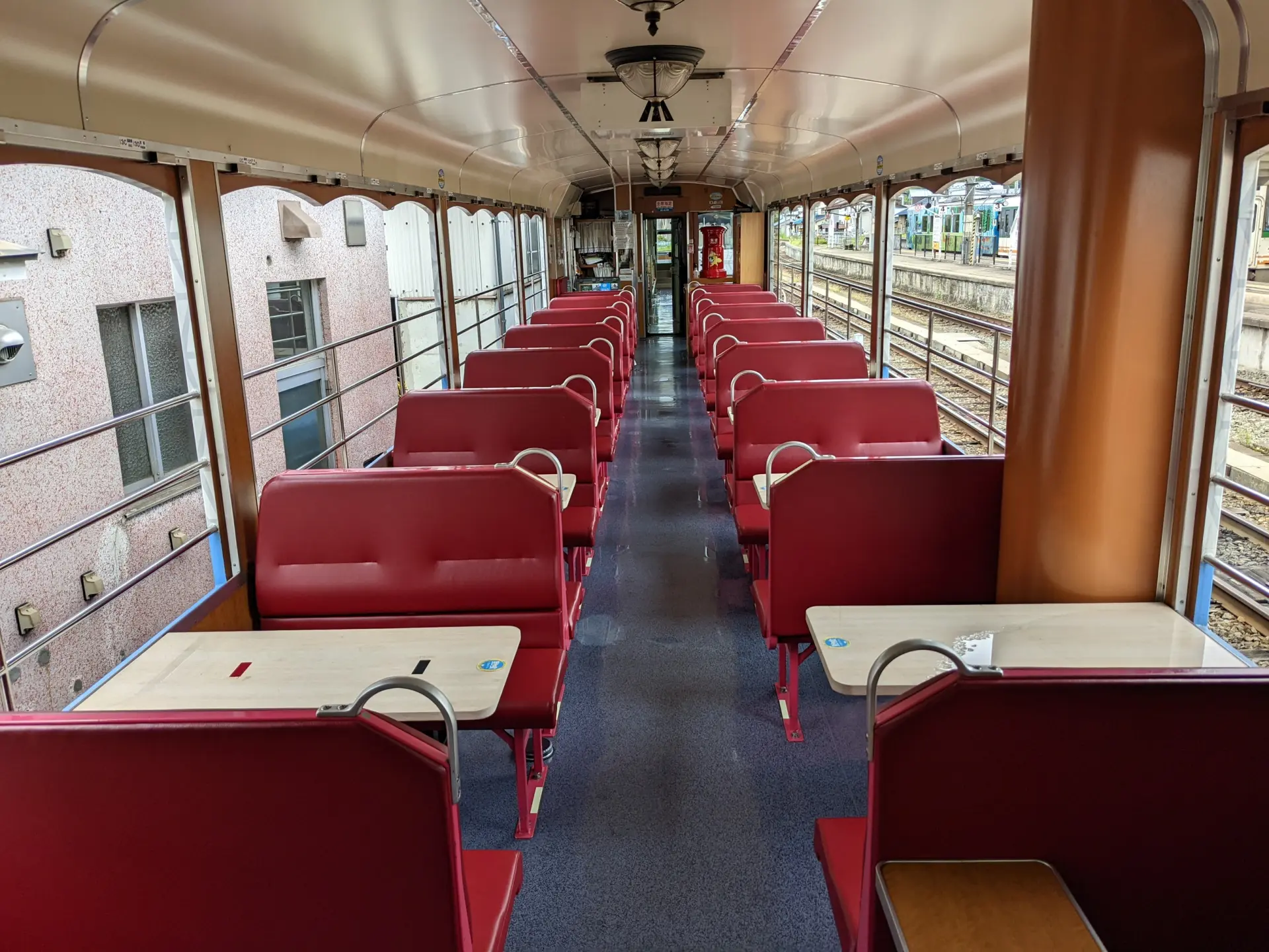「お座トロ展望列車」のトロッコ車両