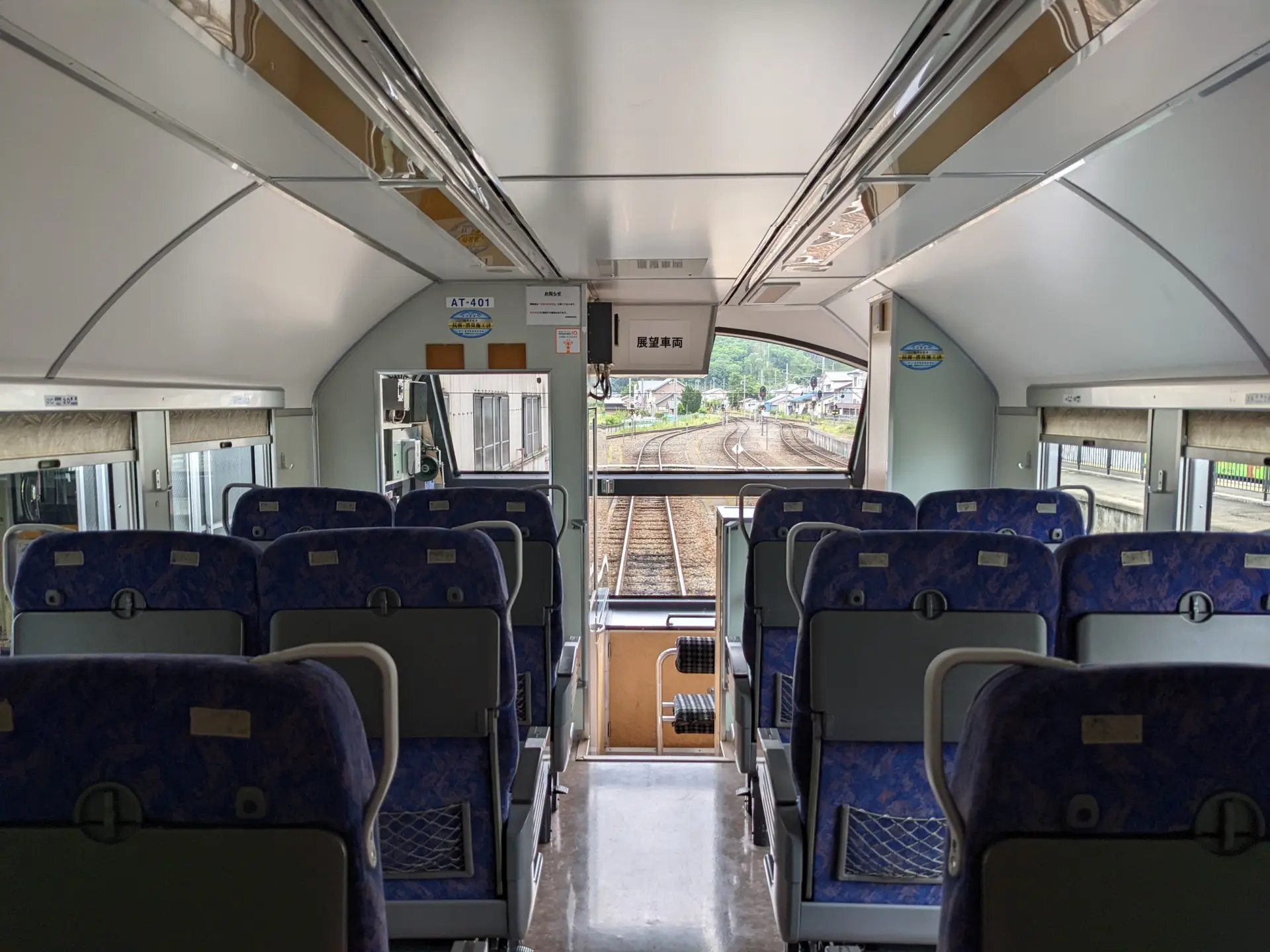 「お座トロ展望列車」の展望席車両