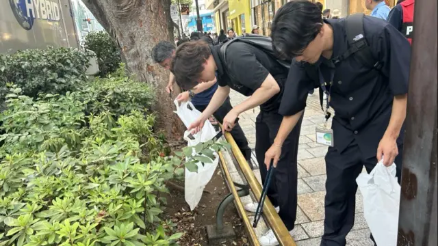 清掃街區垃圾的志工