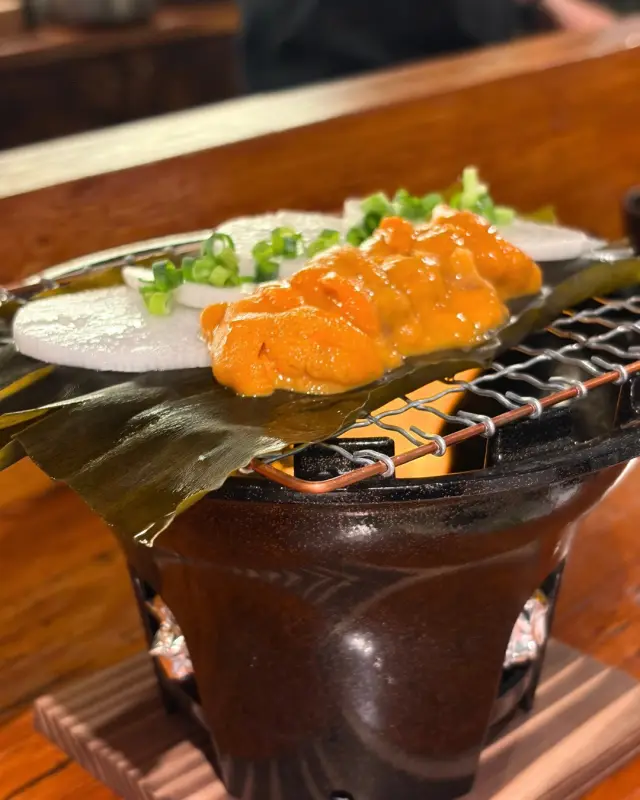 别处难得一见的海胆料理「昆布舟烧」