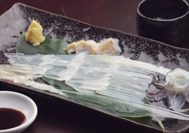 「活鱿鱼跃动生鱼片」的创始店