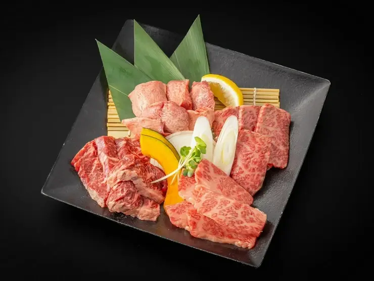 能尽情品尝各种部位的「牛舌全享拼盘!(牛タンの全て!)」