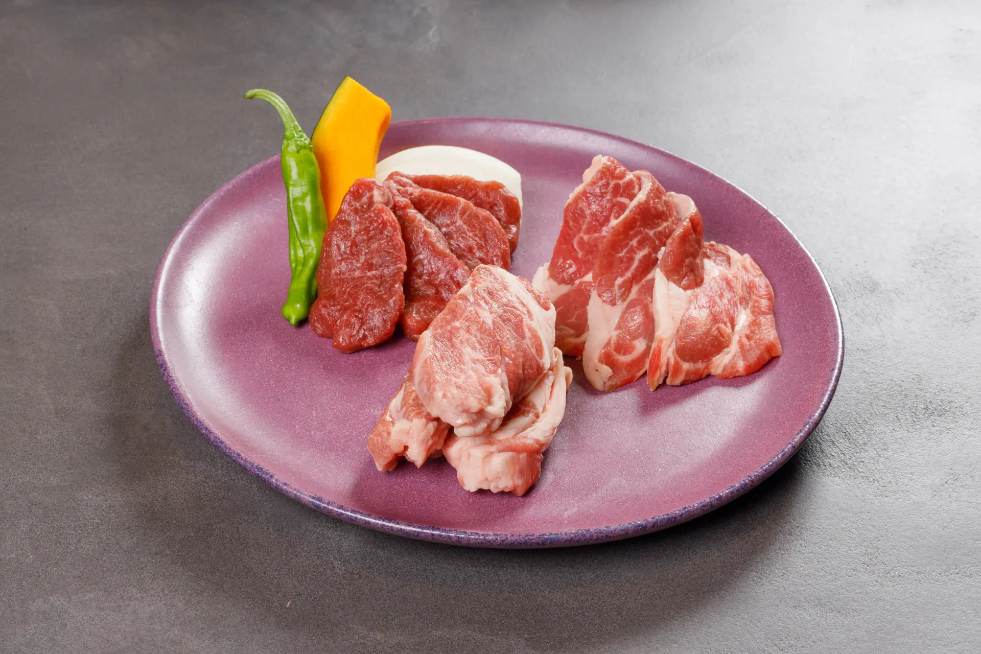 无膻味、肉厚柔嫩的「3种成吉思汗烤肉拼盘」