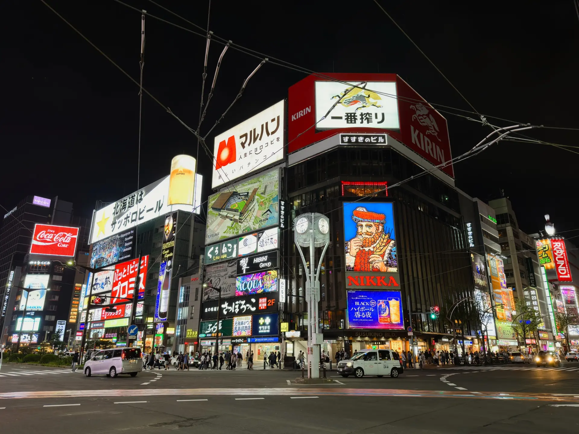 直到深夜依然热闹非凡的薄野