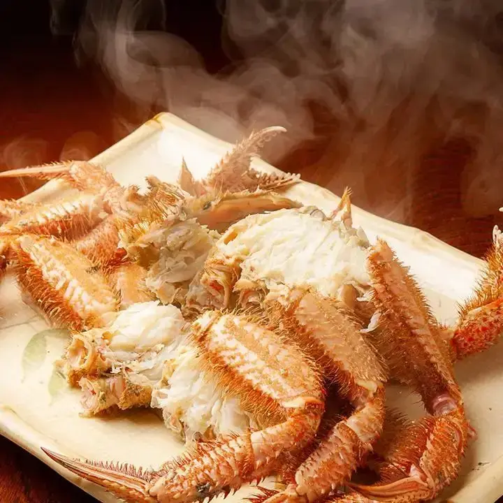 在主打活蟹的螃蟹料理店,大啖螃蟹美味