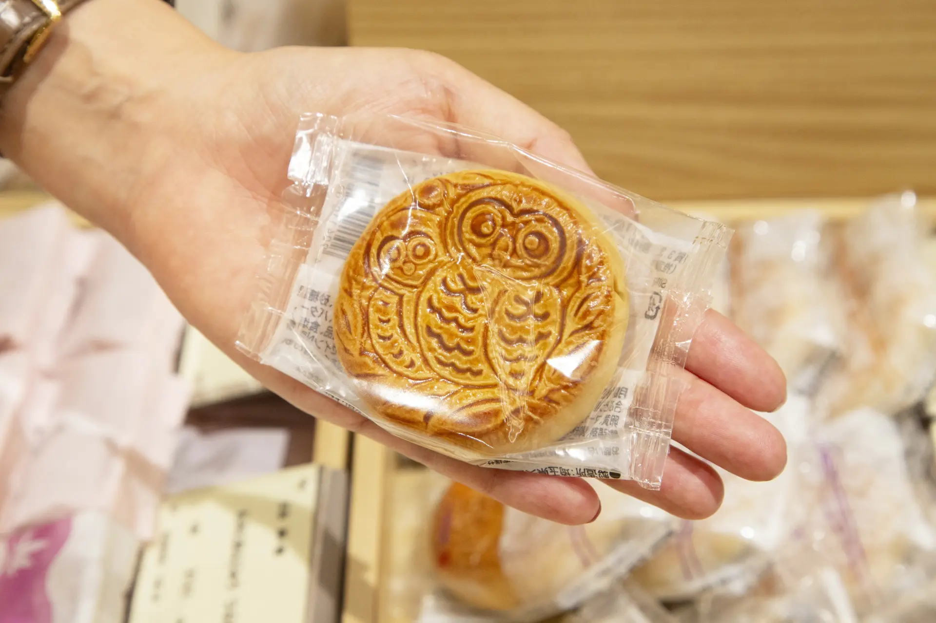 以「池袋貓頭鷹（Ikefukuro）」為意象設計的新宿中村屋「月餅」