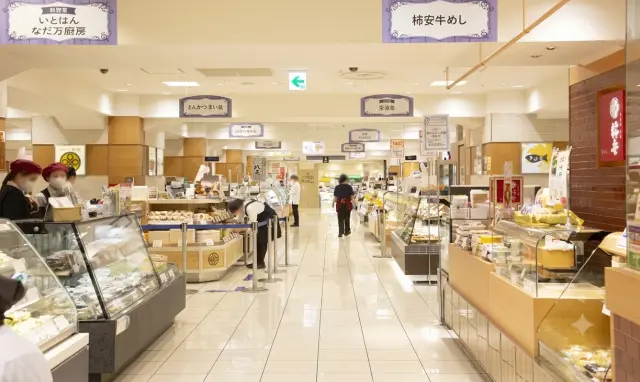店铺数量与种类都很丰富的食品楼层