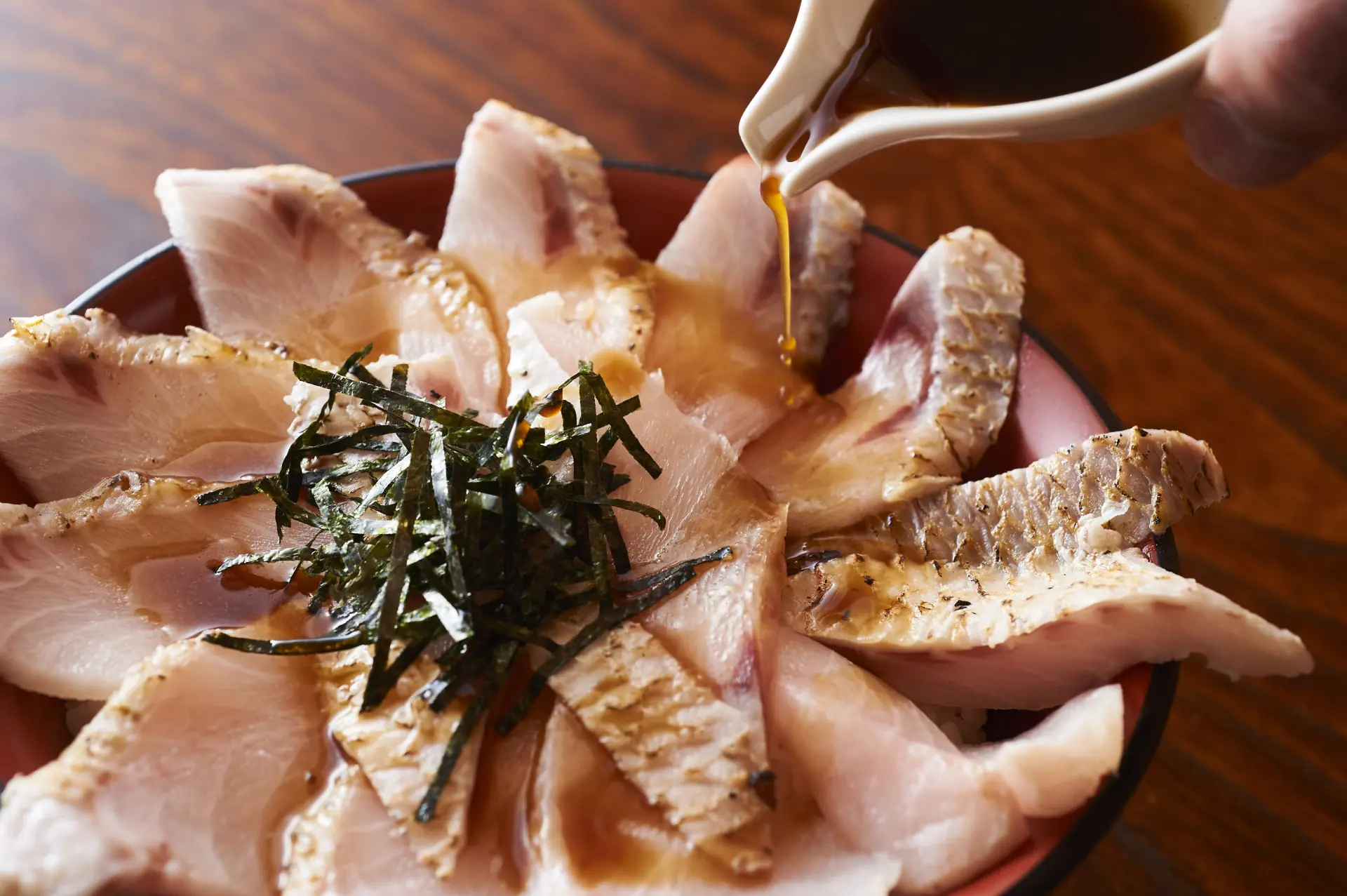 「のど黒めし」は、まず醤油だけでのどぐろ本来の旨みを味わいたい