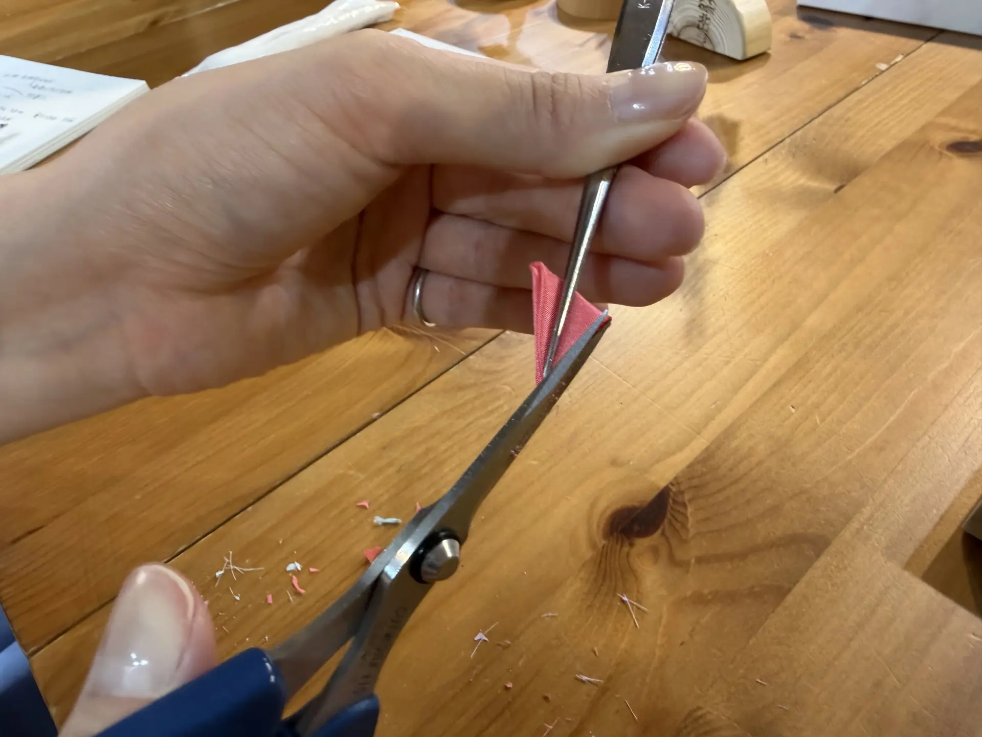 ハサミで切り揃える