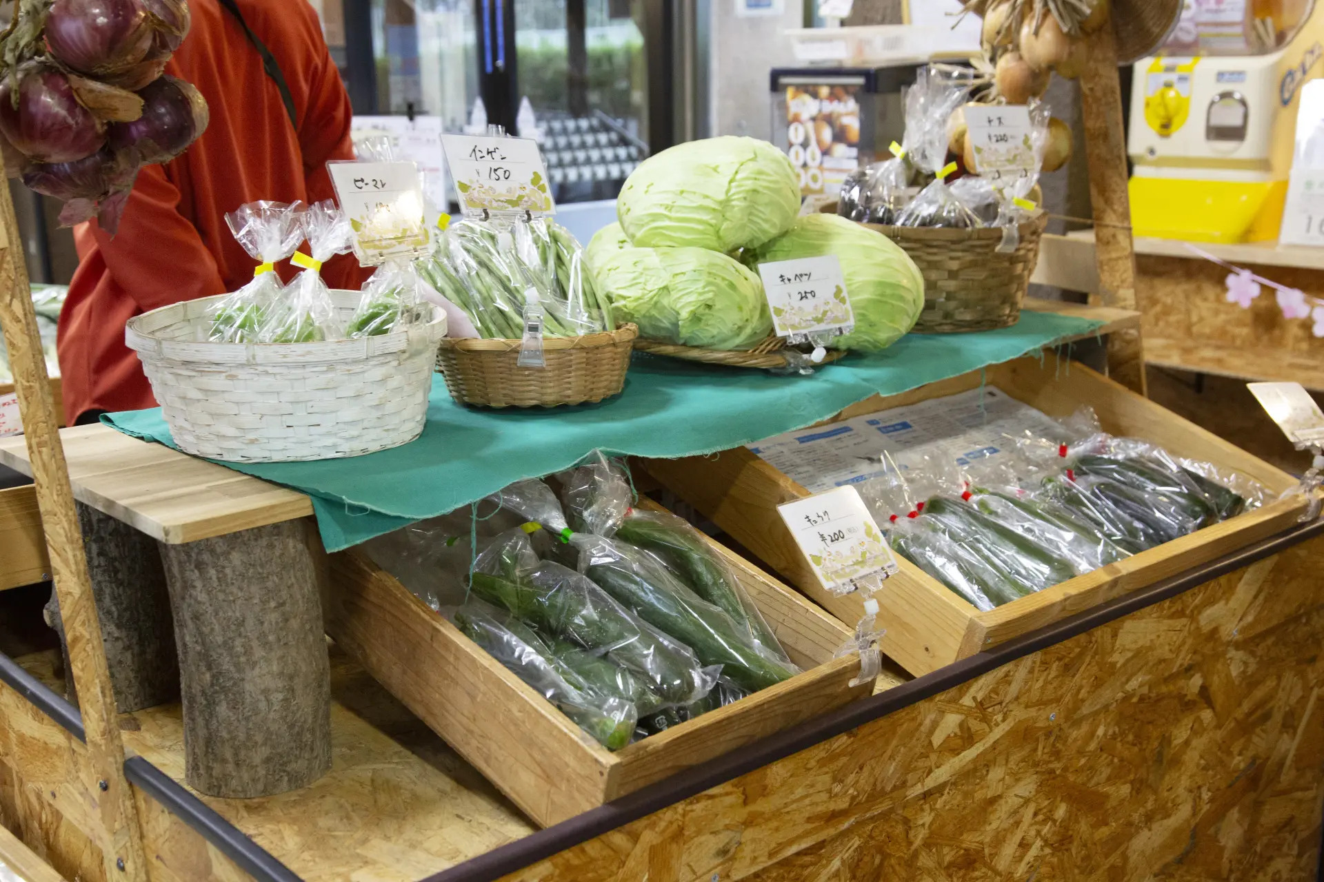 園内で採れた野菜を販売するマルシェ