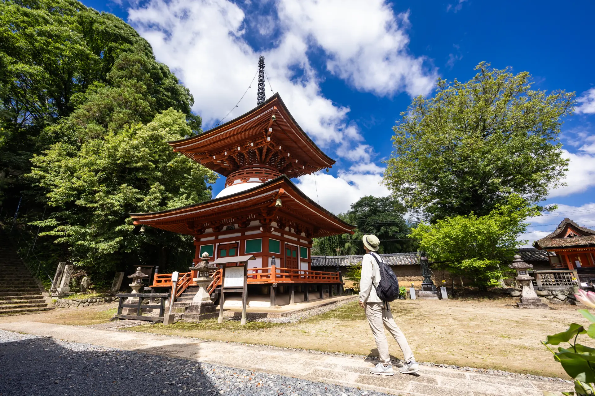 Numerous attractions within the temple grounds, including a vermilion Tahoto Pagoda