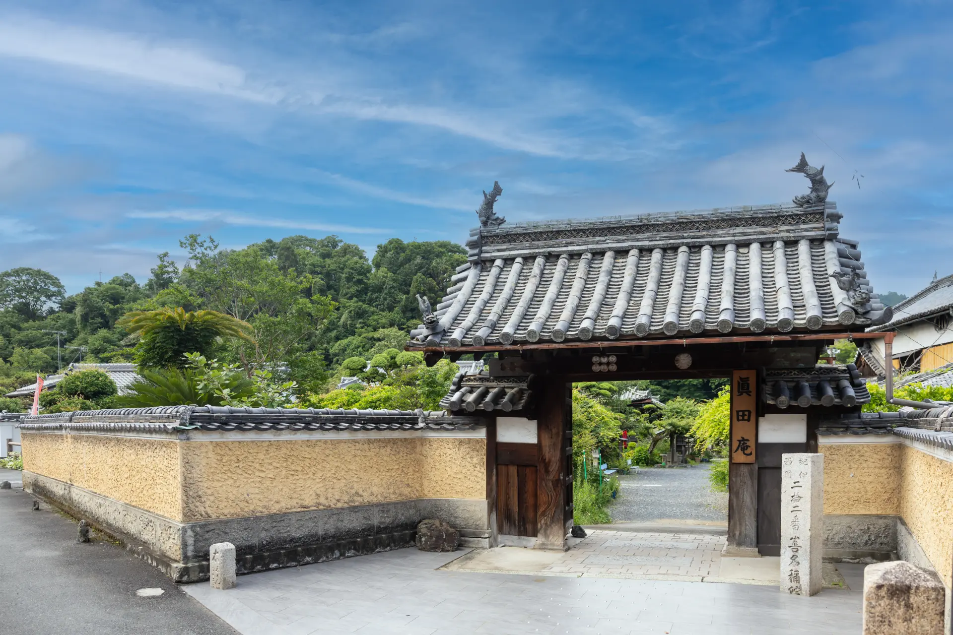 A samurai residence-style appearance unlike that of a typical temple
