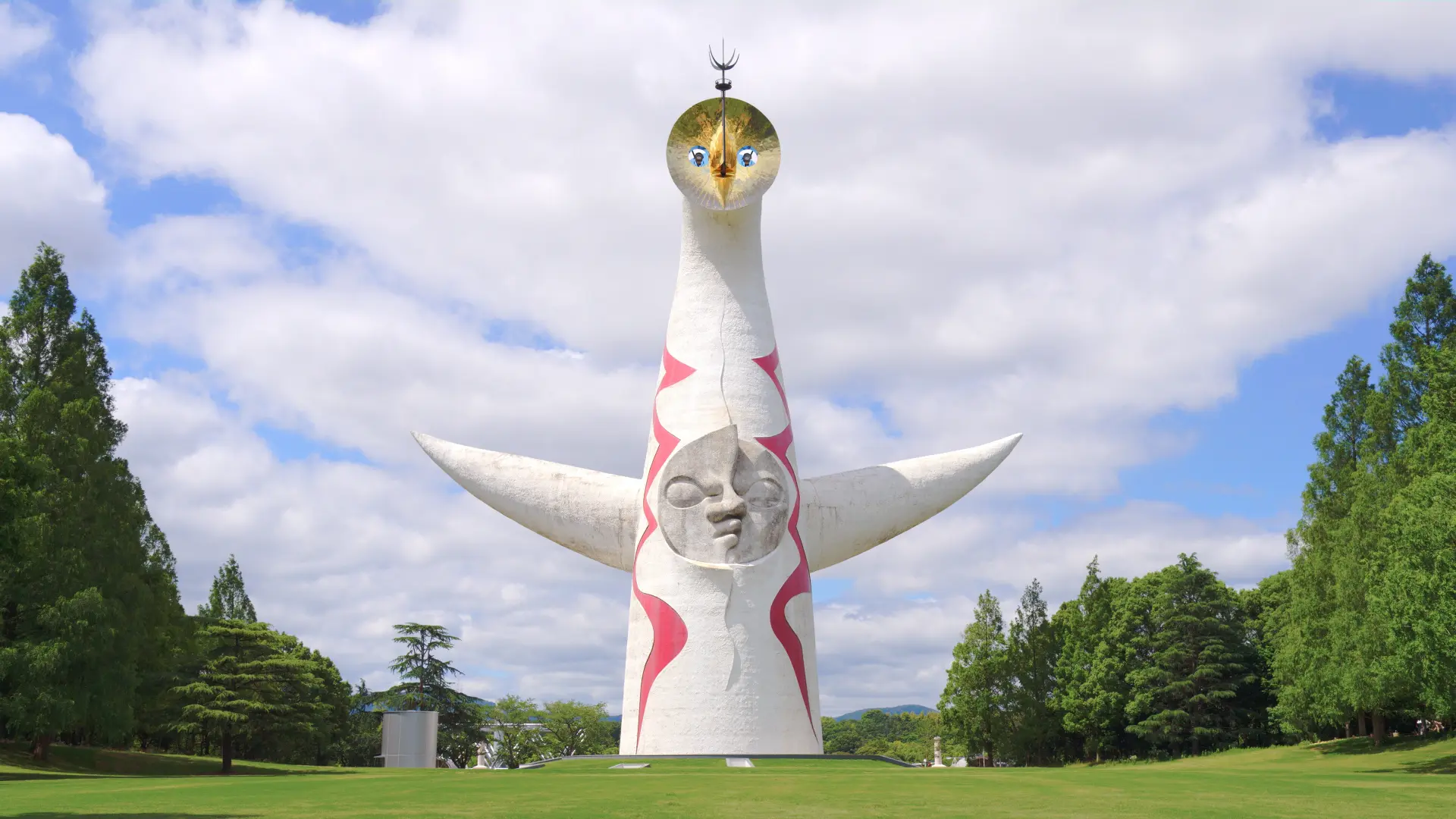 公園のシンボルとして親しまれる「太陽の塔」