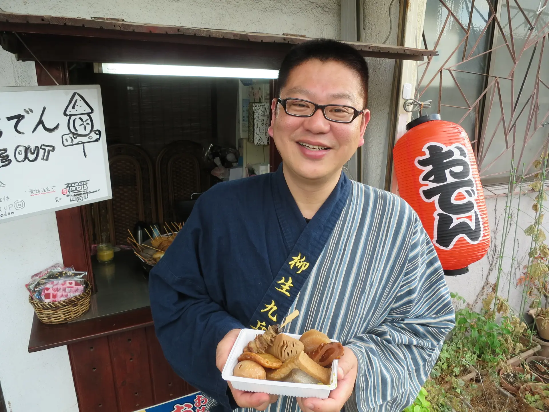 これまでに全国各地のおでん屋を400軒以上巡ってきた