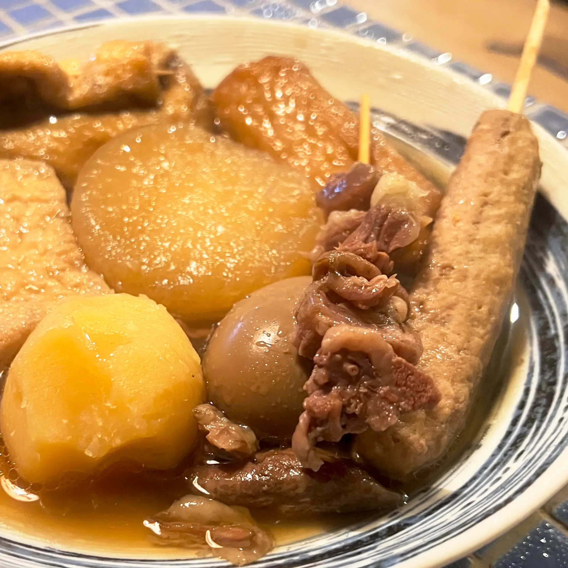 定番のタネを食べると、牛骨おでんの美味しさを実感