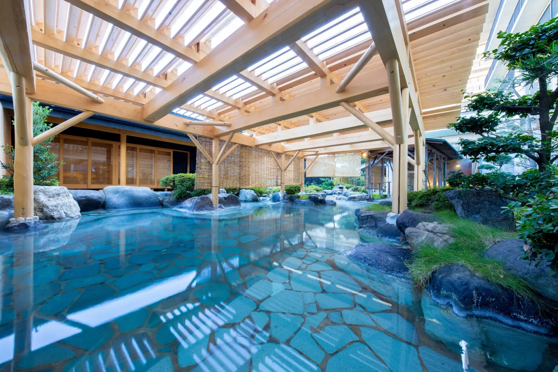 The spacious open-air garden bath is among the largest in Hokuriku