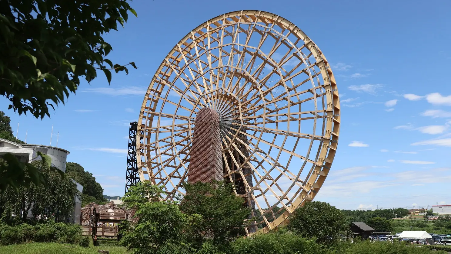 日本一の大きさを誇る大水車は、川の博物館を象徴する存在