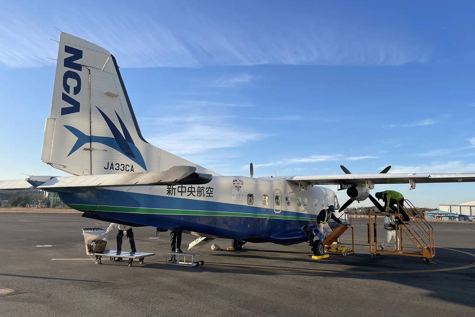 小型螺旋槳飛機往返調布與三宅島