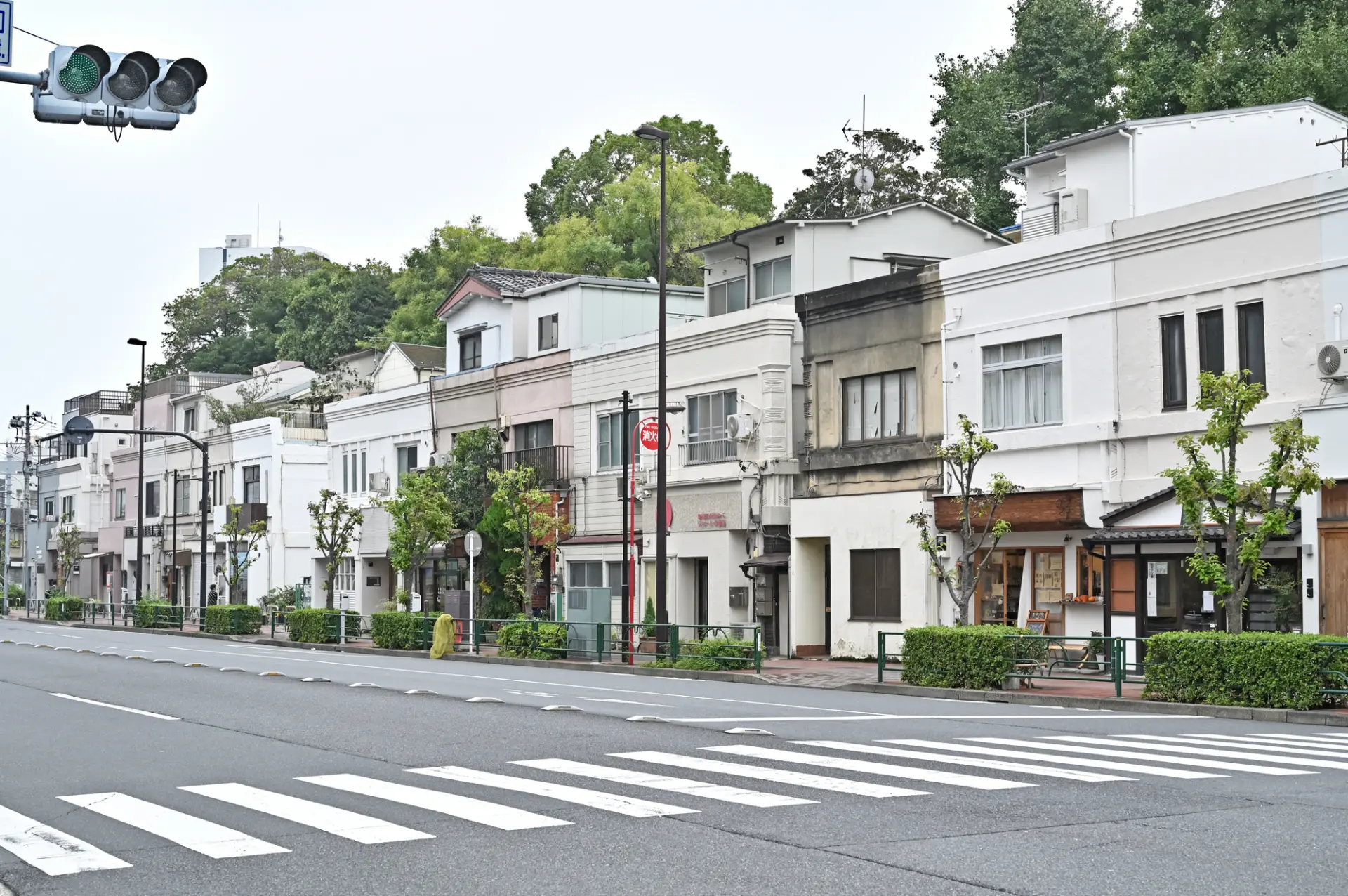 昔ながらの建物と新しい店が混在する、清澄白河・深川の街並み