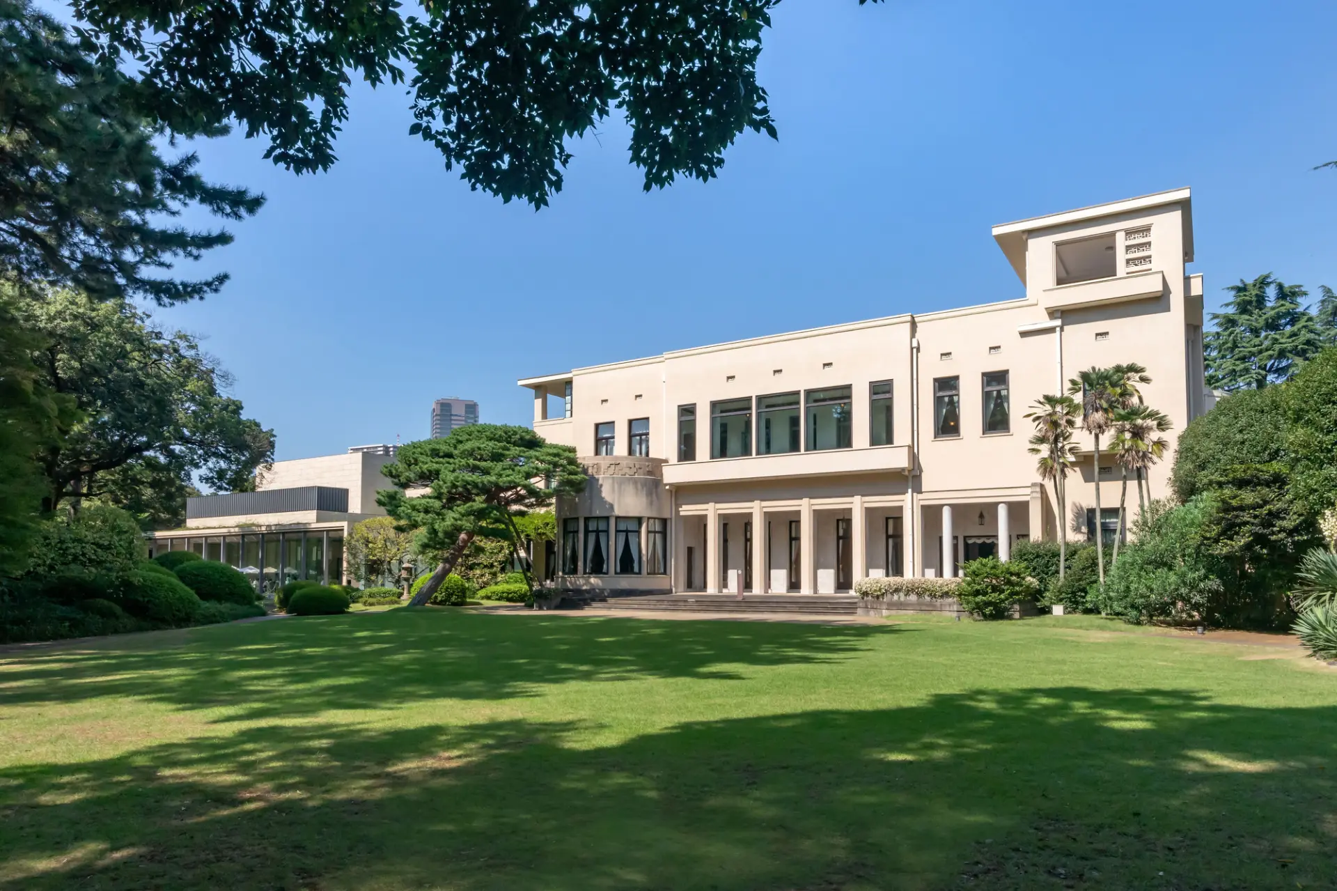 アール・デコ様式の旧朝香宮邸を、1983年に美術館として開館