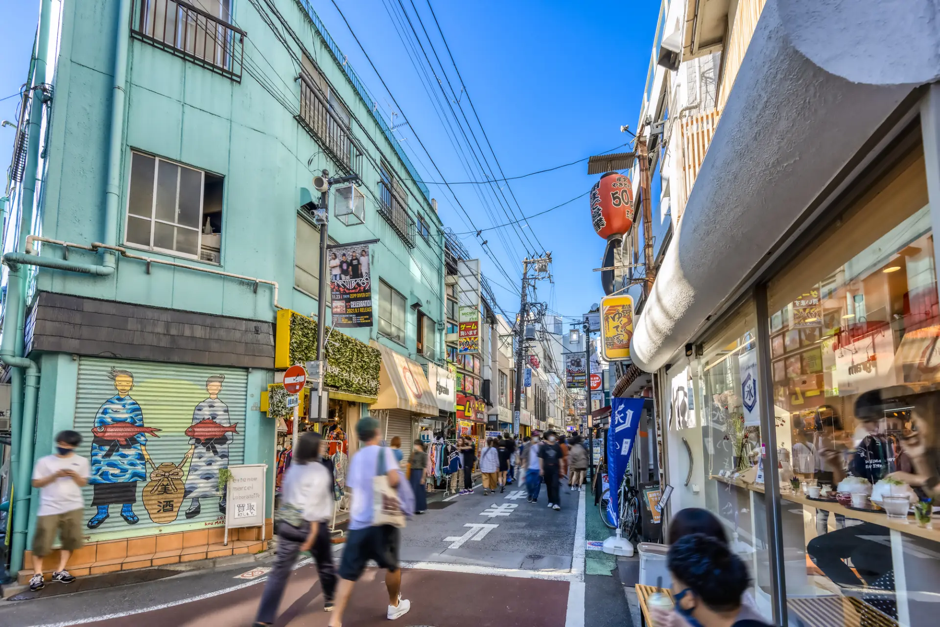 古着店や雑貨店、カフェが点在し、歩くだけでも新しい発見が