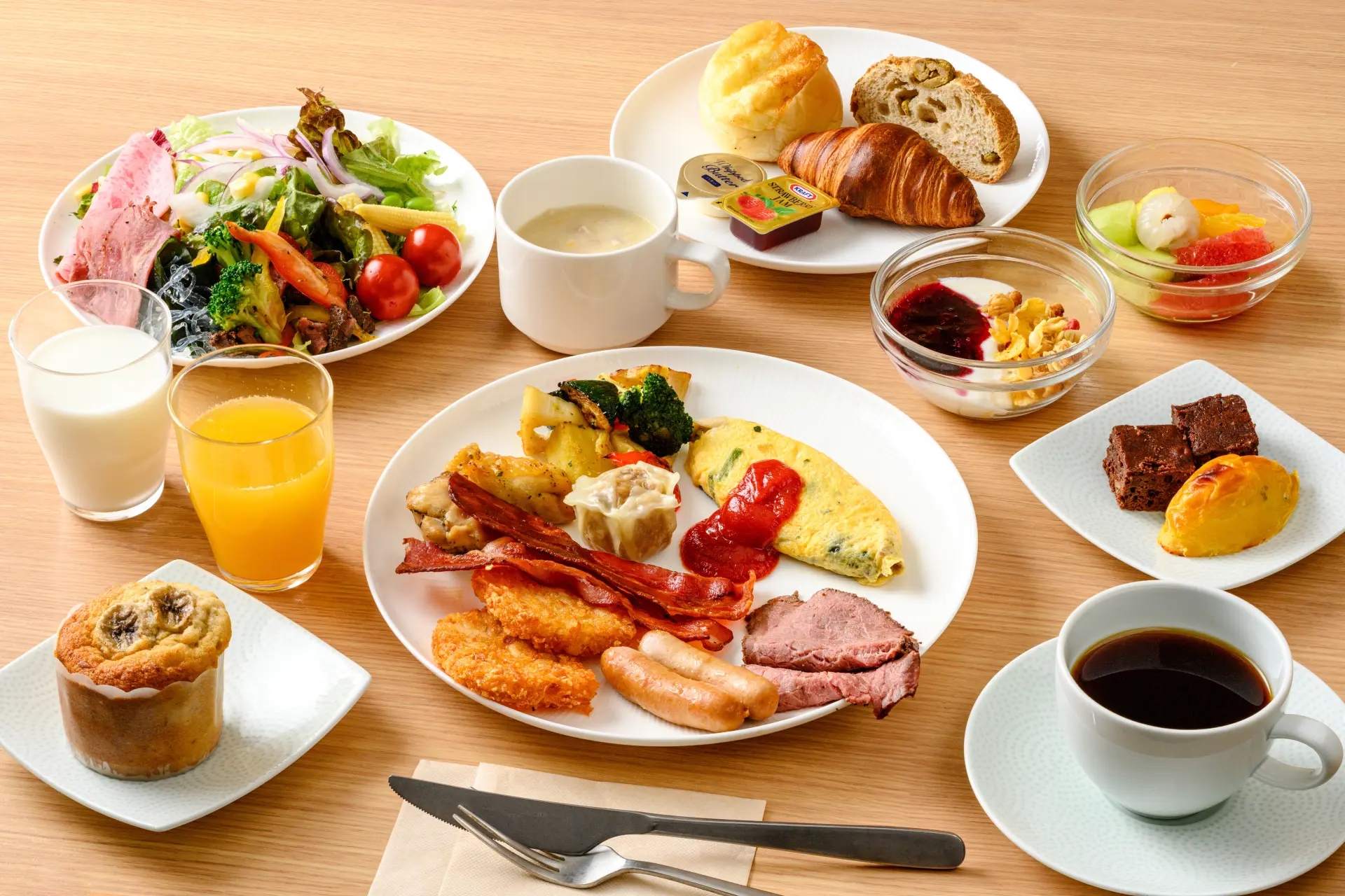常時80種類の和洋取メニューが揃う朝食が人気