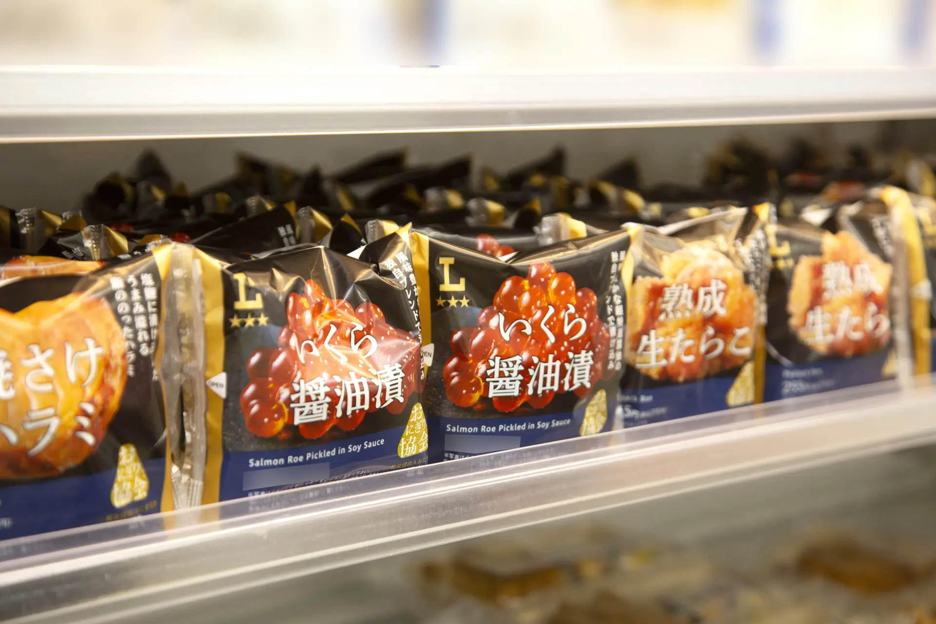 整齊排列的飯糰，是日本便利商店最具代表性的經典美食