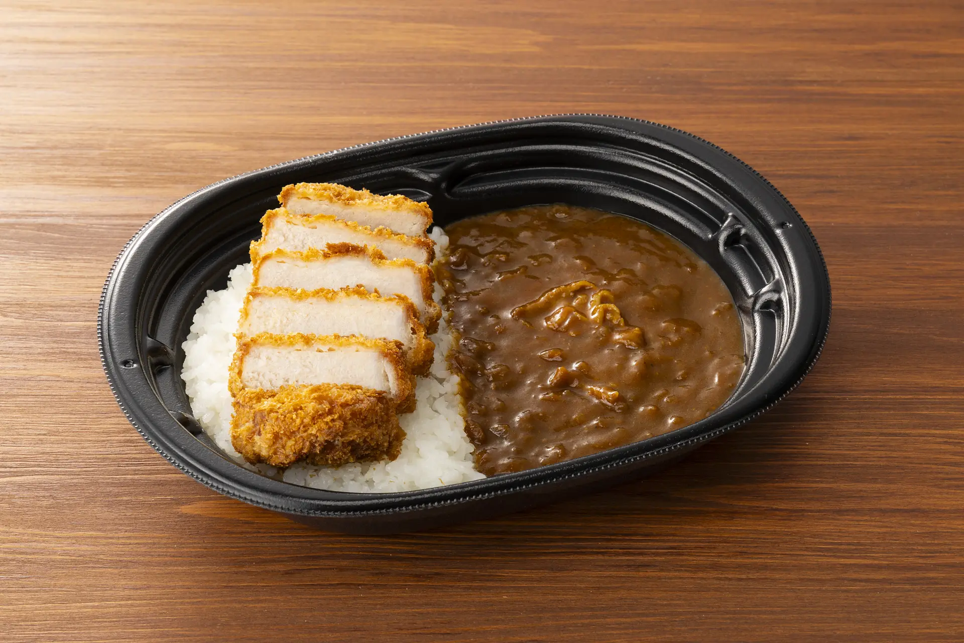 新宿中村屋監製炸豬排咖哩（中辣）（日文：新宿中村屋監修 カツカレー(中辛)）