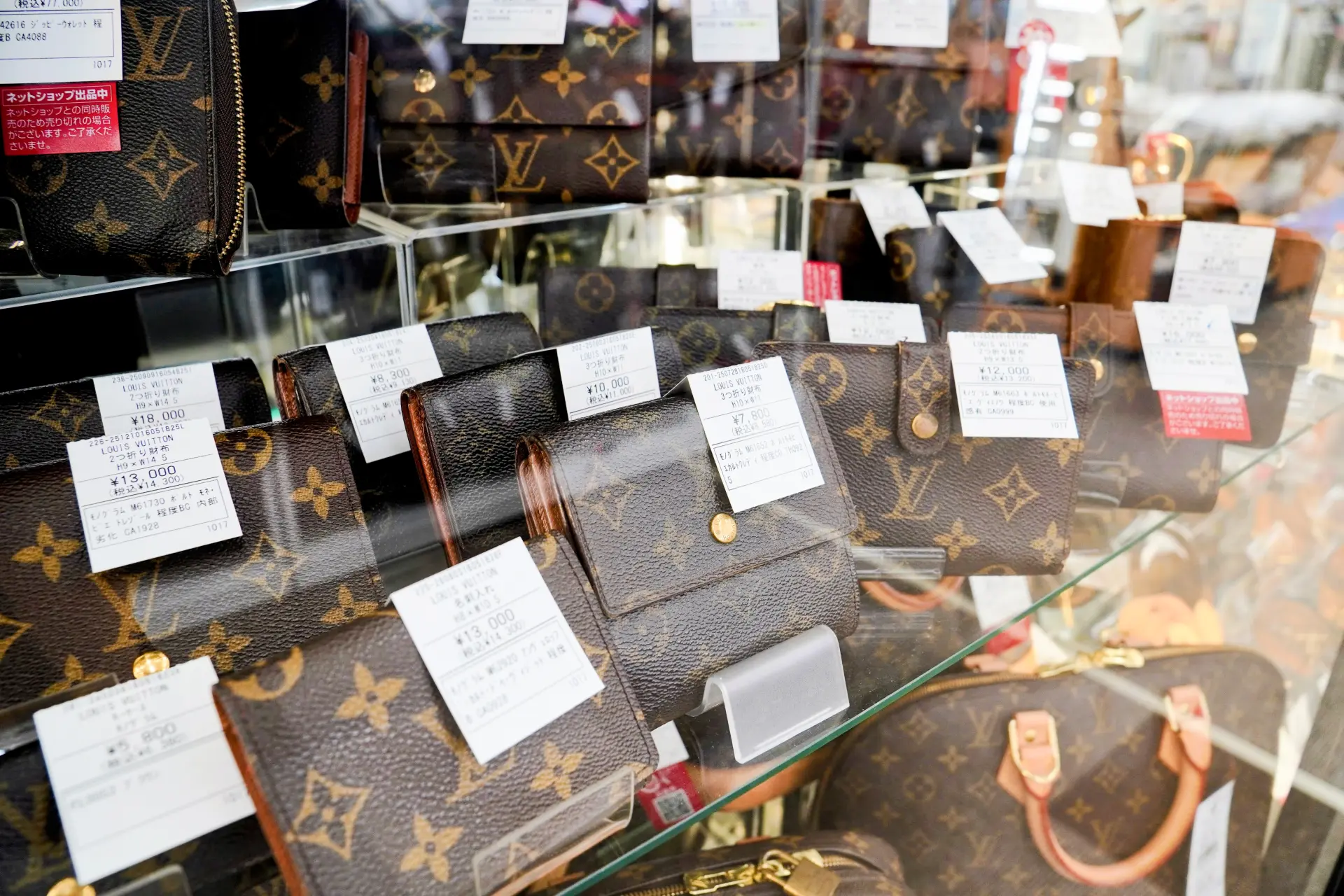 若有中意的商品，不妨詢問店員