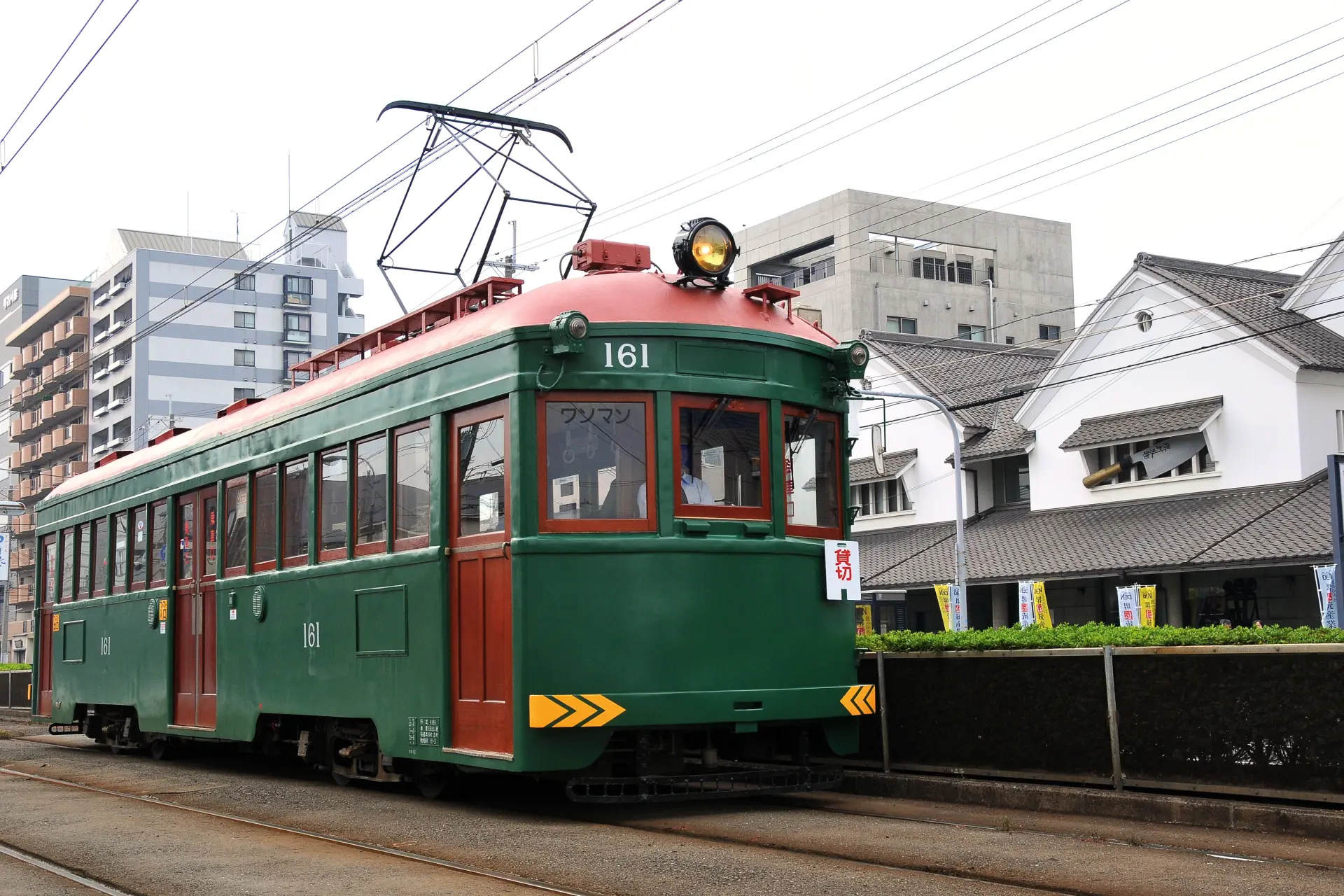 街並みに溶け込むレトロな車両で、堺をのんびり巡る