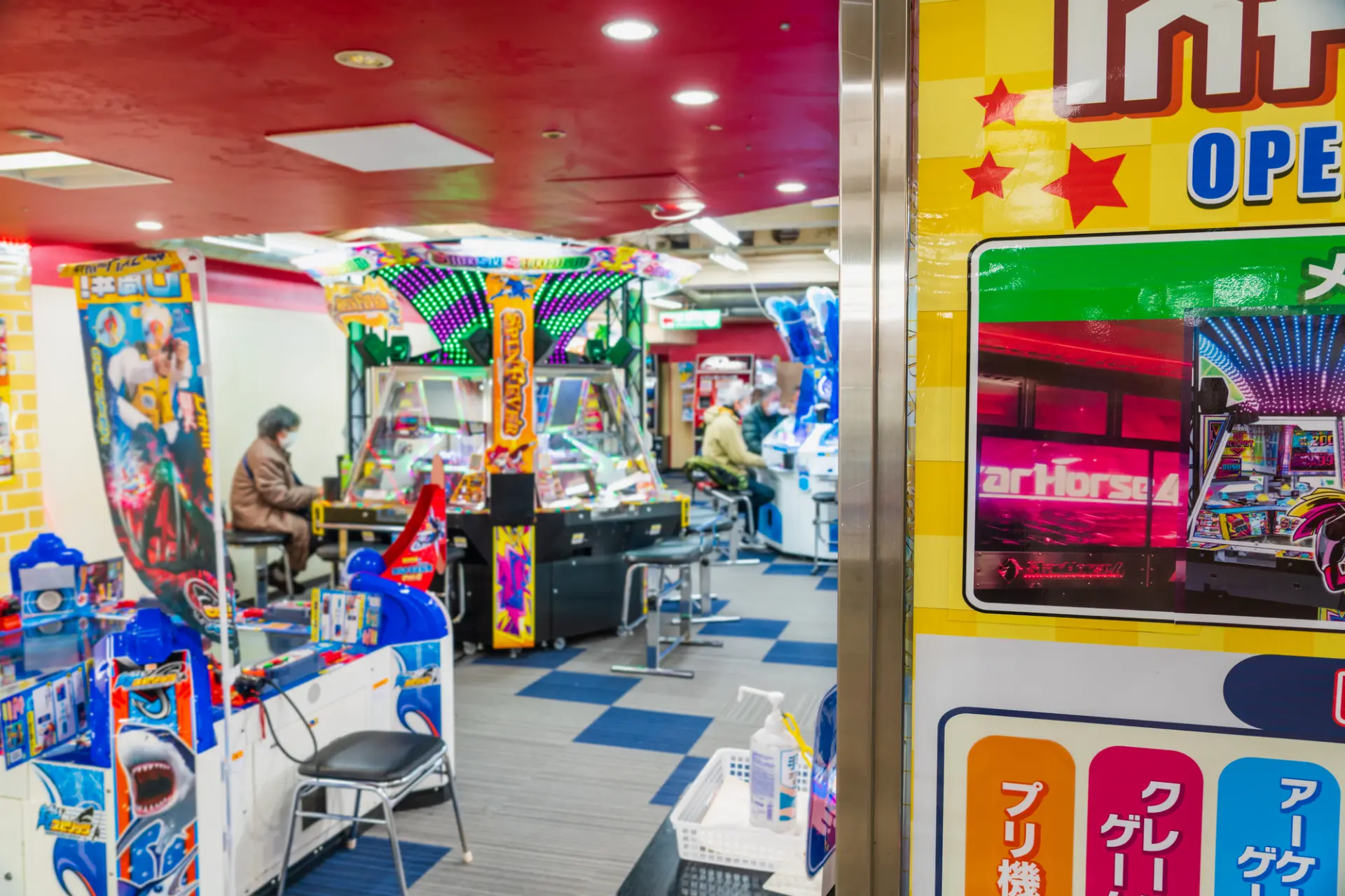 ショッピングに加えて、ゲームセンターでも満喫できる