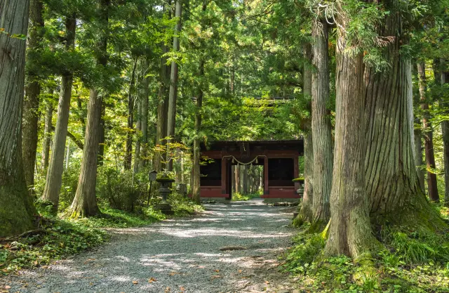 かつて比叡山延暦寺の末寺として栄えた山岳修験道の聖地「戸隠神社」