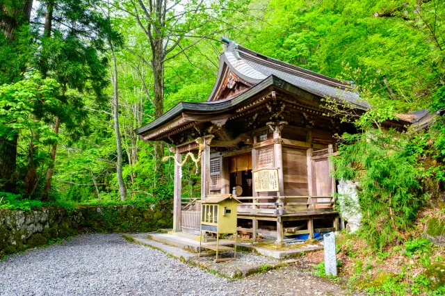 神秘的な雰囲気に包まれた聖域「九頭龍社」