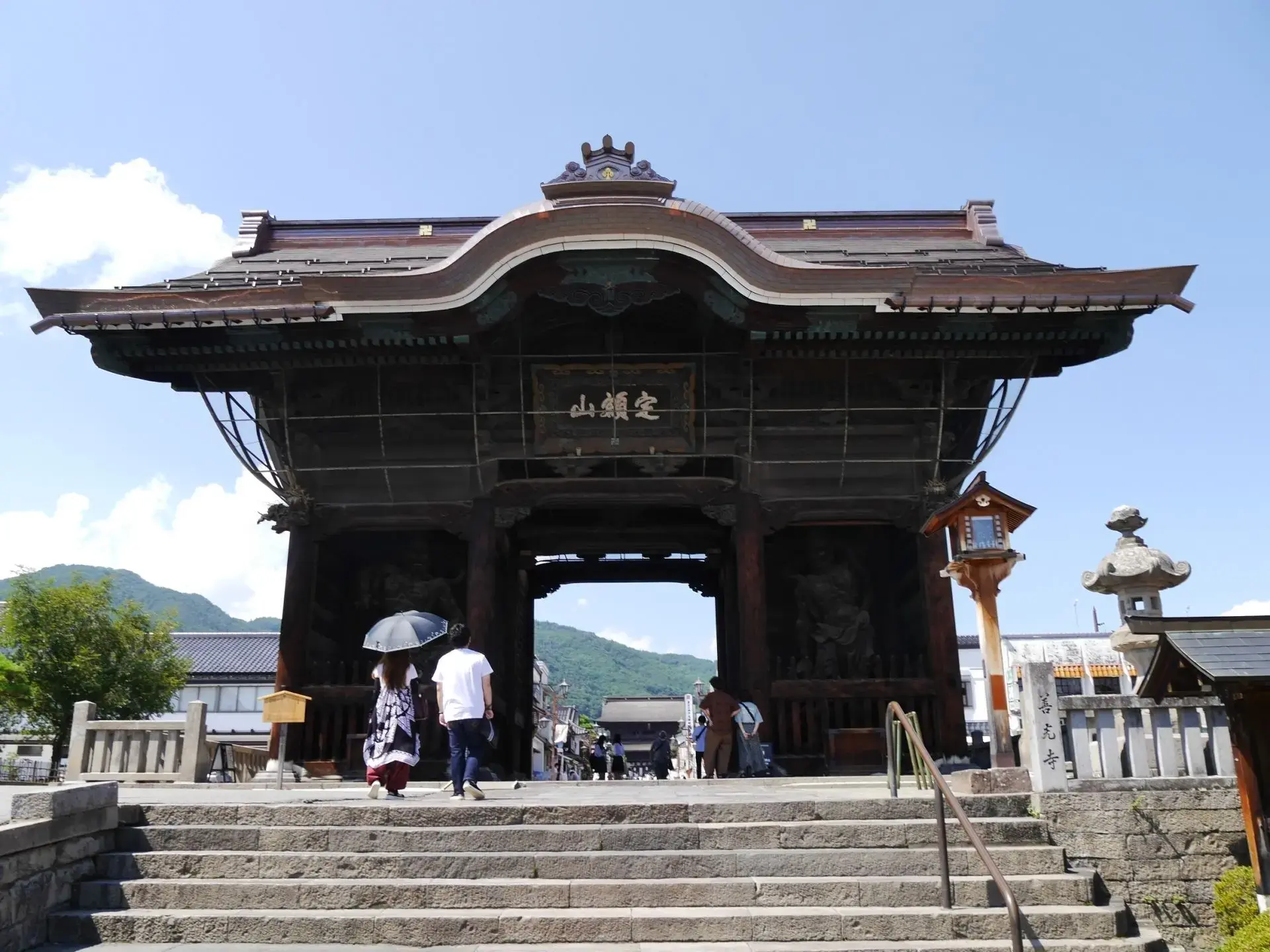 創建約1400年を誇る全国屈指の古刹、宗派の別なく参拝できる一切衆生救済の寺
