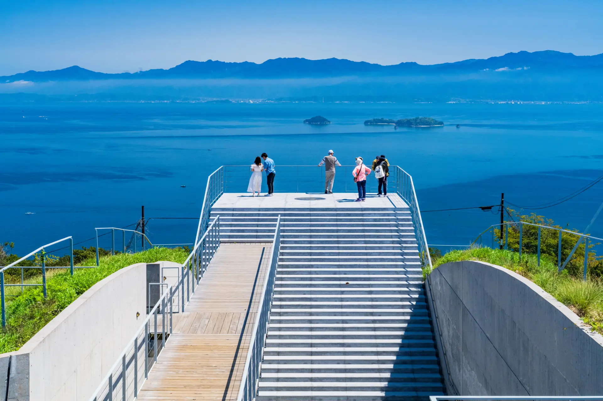 瀬戸内海の大パノラマを眺めながら、特別なひとときを過ごせる