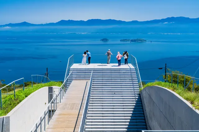 Spend a special moment together while taking in a sweeping panorama of the Seto Inland Sea
