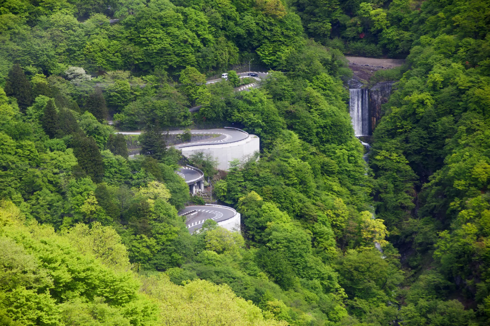 A scenic 15.8 km road connecting central Nikko with Lake Chuzenji