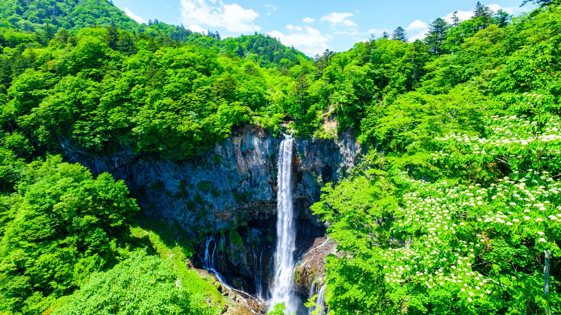 An elevator provides access to an observation deck near the base of the falls