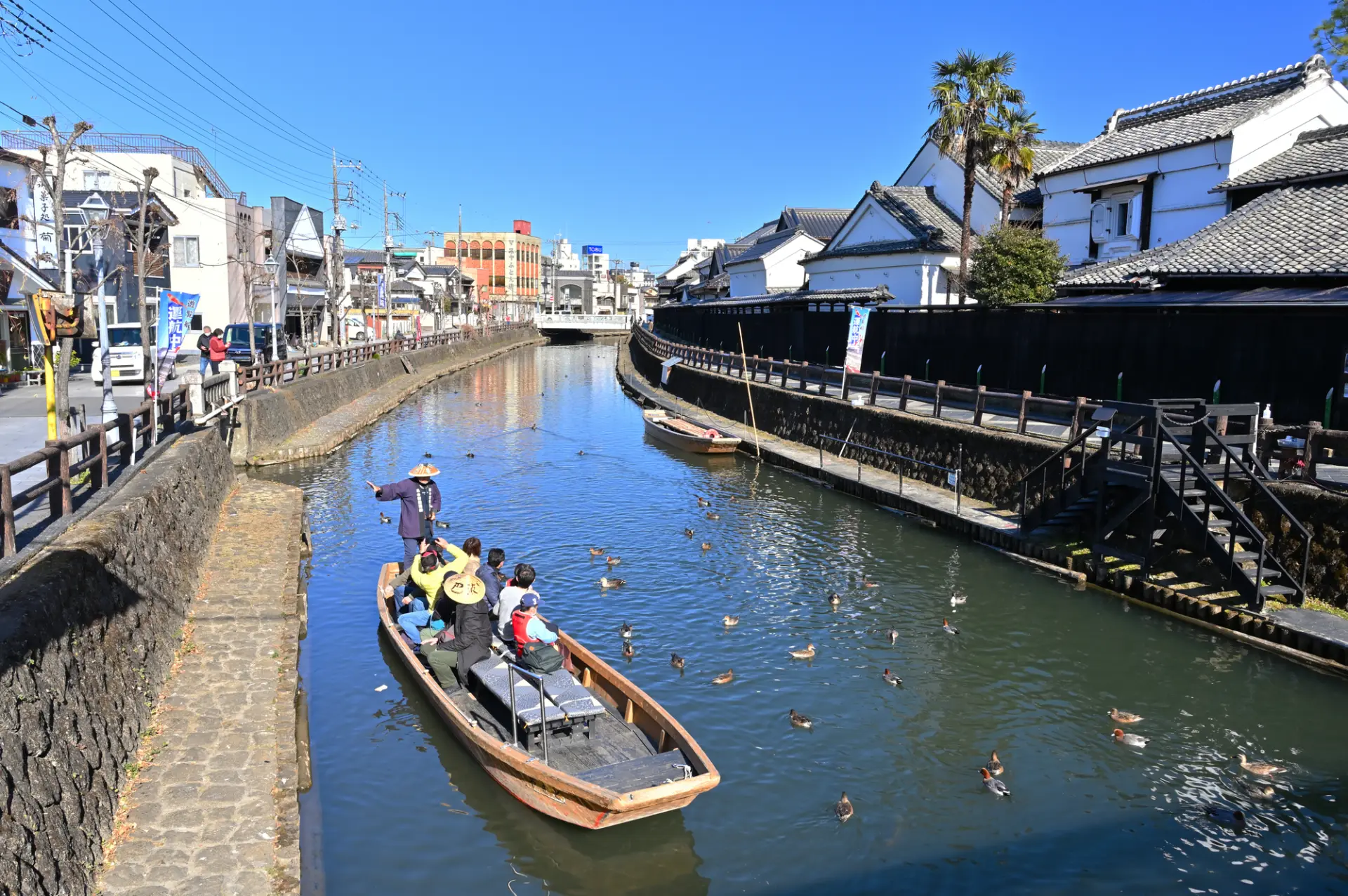 Discover the charm of Tochigi, known as Little Edo, aboard an elegant wooden boat