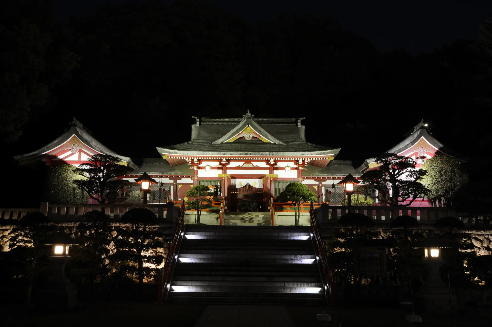 Illuminated nightly from 5:00 p.m. to midnight, subject to seasonal changes