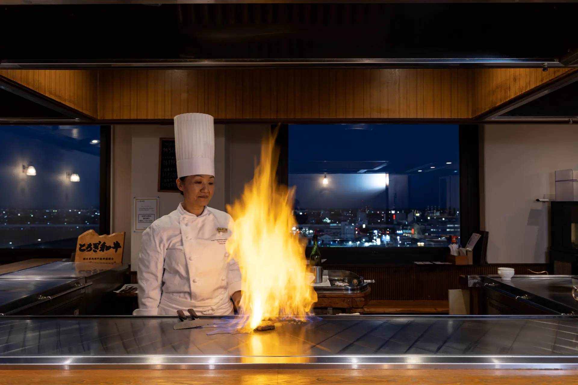Watch the chef's dynamic cooking performance right before your eyes