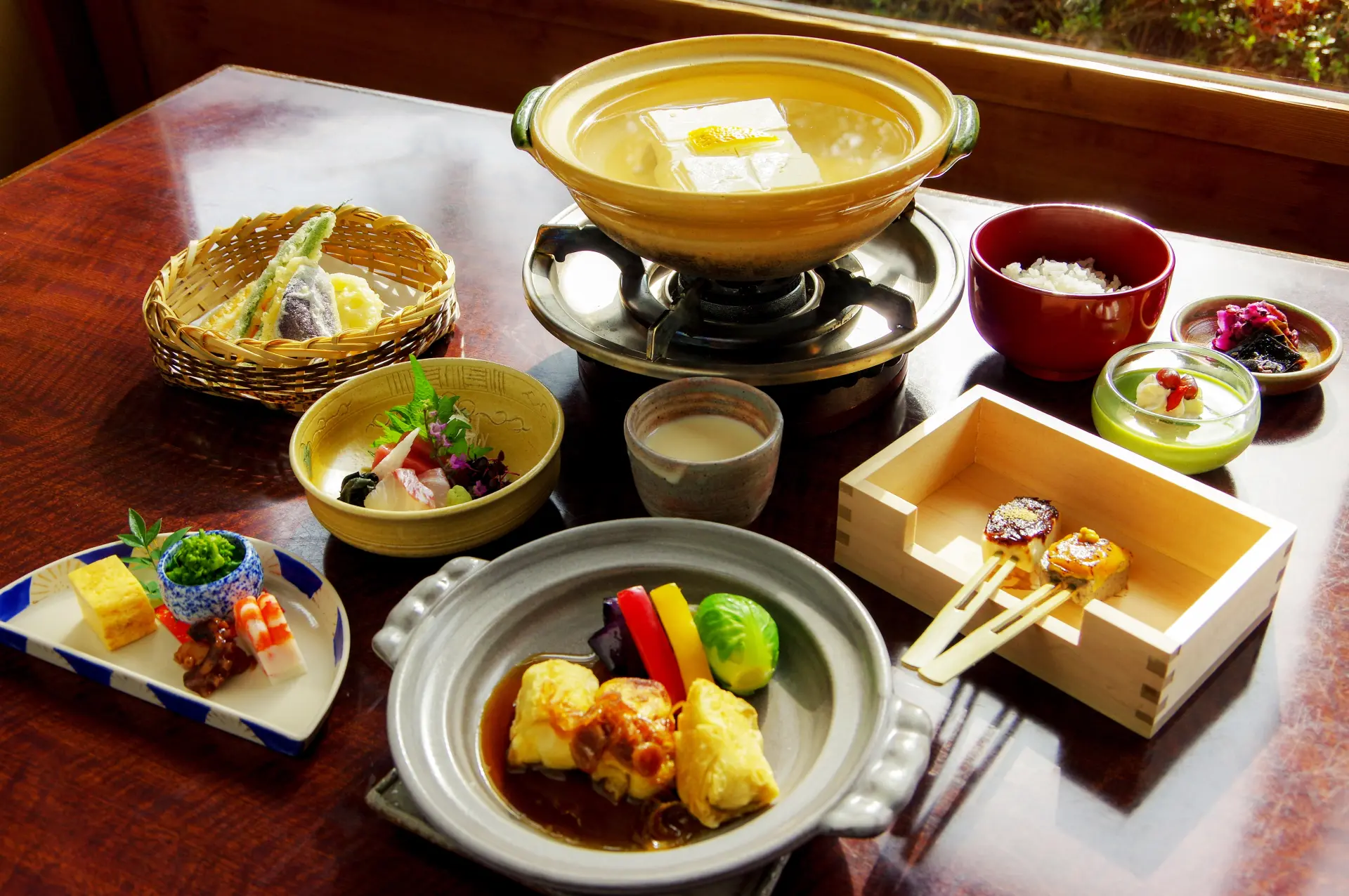 名物を気軽に味わえる、湯豆腐を中心とした「雪コース」