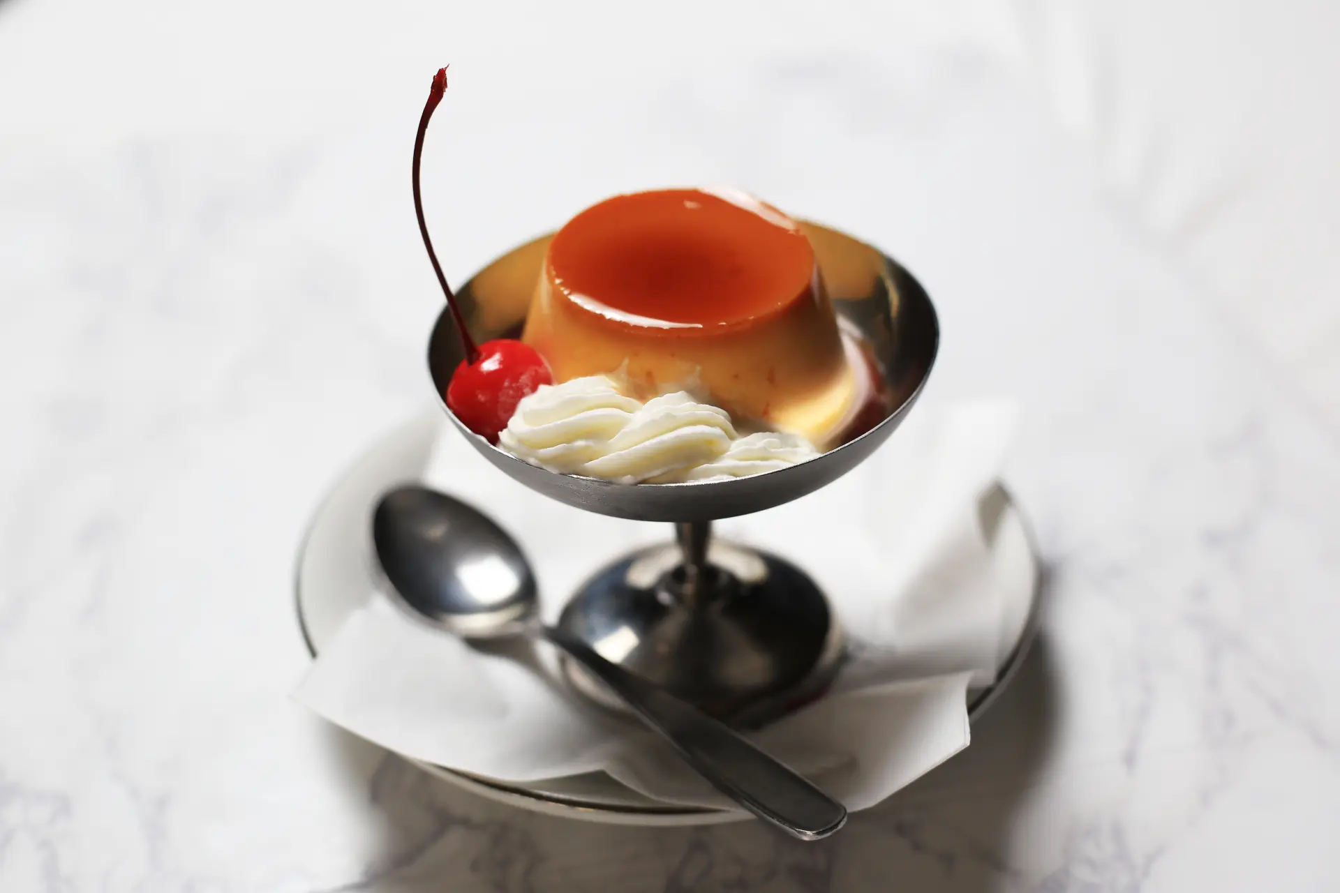 卵の風味を生かした昔ながらの味わいが好評のプリン
